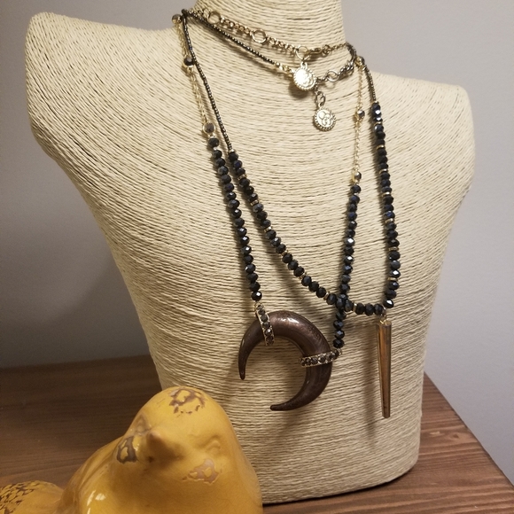 Beaded necklaces - Picture 2 of 6